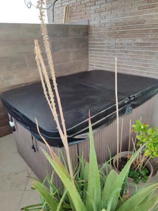 Jacuzzi spa exterior