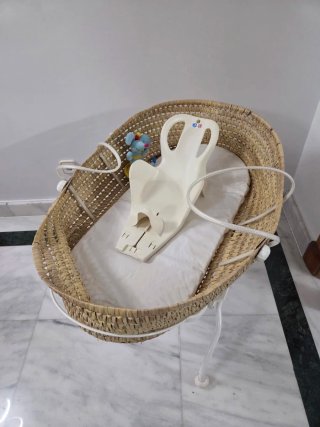 Cesta Capazo Bebé Mimbre con Soporte. ( Moises )