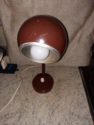 Lampada da tavolo marrone