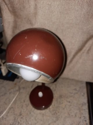 Lampada da tavolo marrone