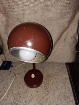 Lampada da tavolo marrone