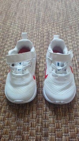 Zapatillas Nike Blancas y Rojas Bebé
