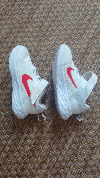 Zapatillas Nike Blancas y Rojas Bebé