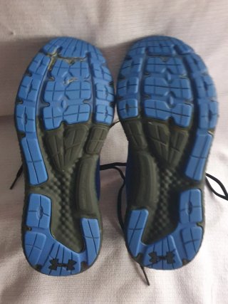 Zapatillas Under Armour Azules y Negras