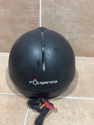 Casco de montar a caballo negro