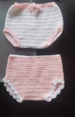 Conjunto bebé: camiseta y 2 ranitas