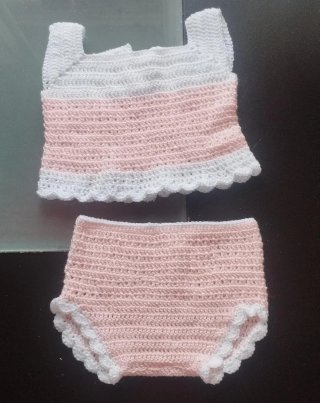 Conjunto bebé: camiseta y 2 ranitas