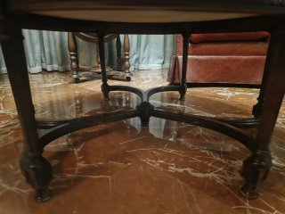 Mesa de centro ovalada de mármol