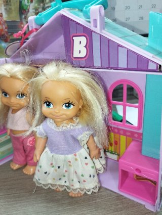 Casa de muñecas Barriguitas con figuras