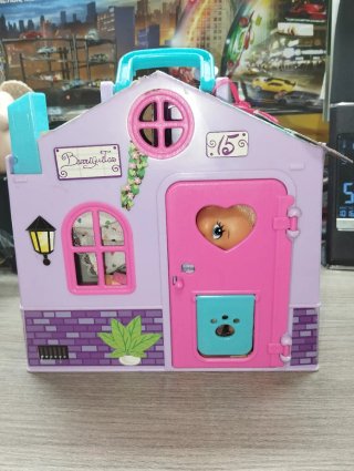 Casa de muñecas Barriguitas con figuras