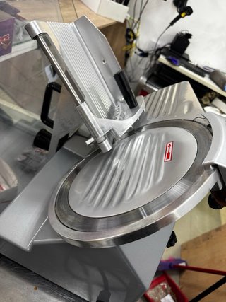 Cortadora de fiambre La Bari HBS-250A