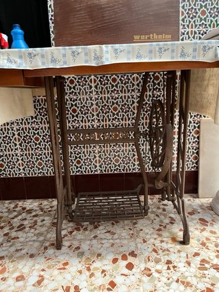 Máquina de coser Wertheim con el pie completo