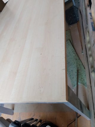 Mesa grande de madera beige