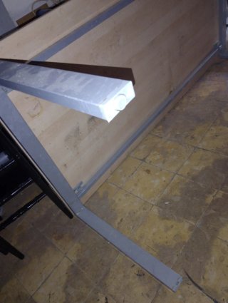 Mesa grande de madera beige
