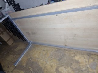 Mesa grande de madera beige