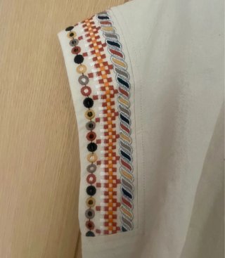 Chaleco multicolor con bordados