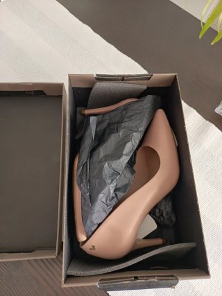 Zapatos de tacón rosa nuevos