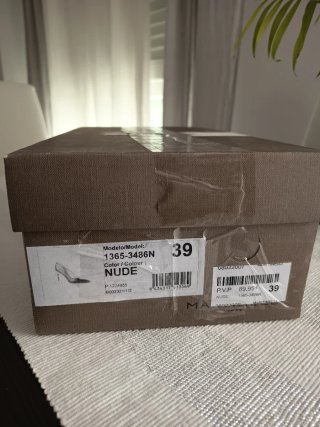 Zapatos de tacón rosa nuevos