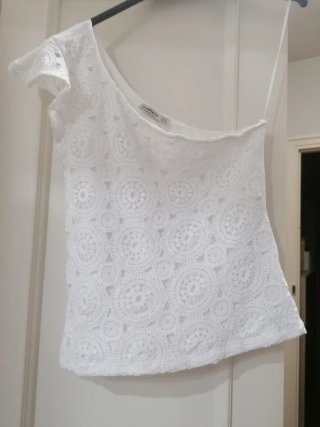 Top Stradivarius blanco