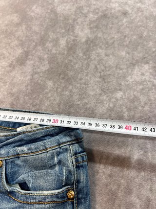 Pantalones vaqueros campana desgastados