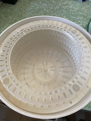 Centrifuga per insalata bianca e rossa