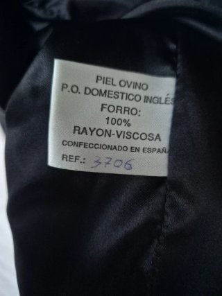 Chaquetón de cuero negro
