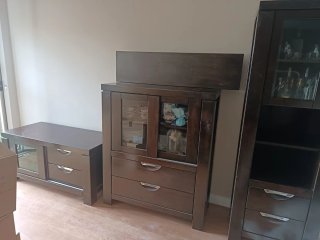 Mesa de comedor oscura (dos)