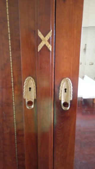 Armario antiguo madera con espejo