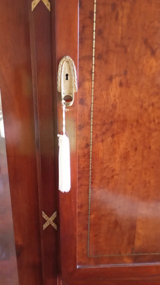Armario antiguo madera con espejo