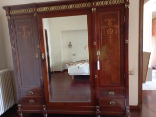 Armario antiguo madera con espejo