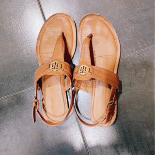 Sandalias Tommy Hilfiger Marrones y Moradas