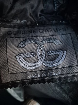 Chaquetón de cuero negro