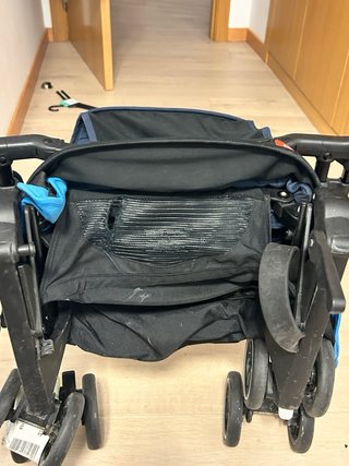 Carrito  de bebe Marca GB ideal para viajes