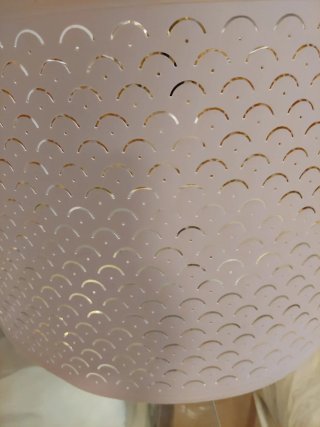Lámpara de techo grande Ikea dorada y blanca