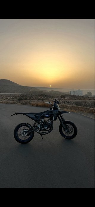 Moto supermotard Sherco