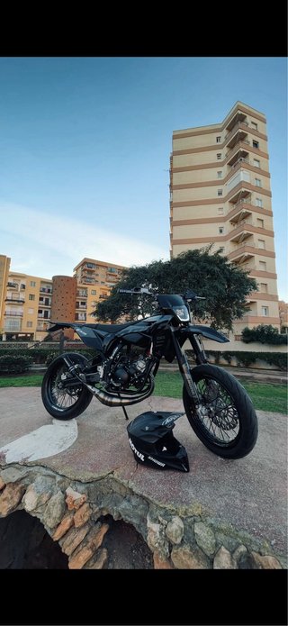 Moto supermotard Sherco