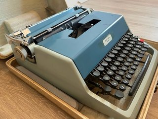 Máquina Escribir Olivetti Studio Deluxe Azul