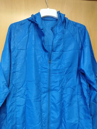 Chaqueta azul con capucha nueva a estrenar