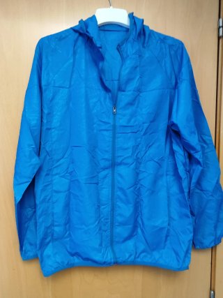 Chaqueta azul con capucha nueva a estrenar