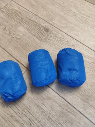 Chaqueta azul con capucha nueva a estrenar
