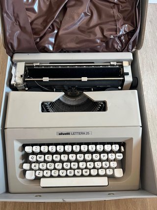 Máquina de escribir Olivetti Lettera 25