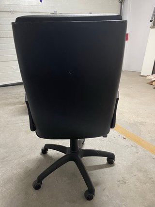 Silla de escritorio negra