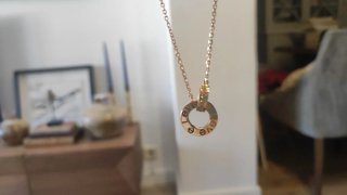 Collar Cartier LOVE Oro Rosa y Diamantes. Dos aros