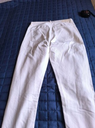 Pantalón vaquero blanco con estampado