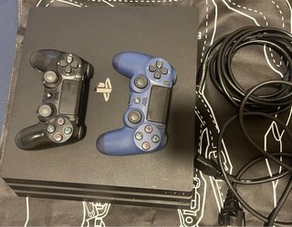 PS4 Pro + 2 mandos Dualshock (Negro y Azul)