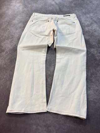 Pantalones blancos con bordado