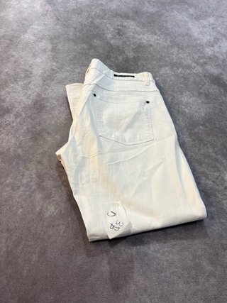 Pantalones blancos con bordado