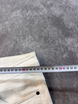 Pantalones blancos con bordado