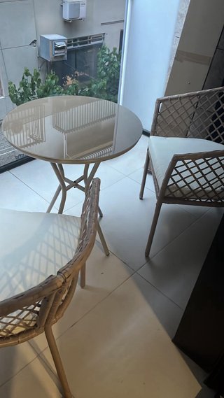 Conjunto terraza mesa y 2 sillas beige