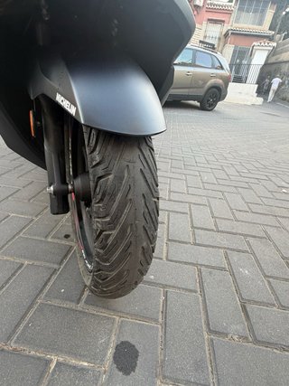 Honda PCX 2022 Negra - Maxi Scooter Automática